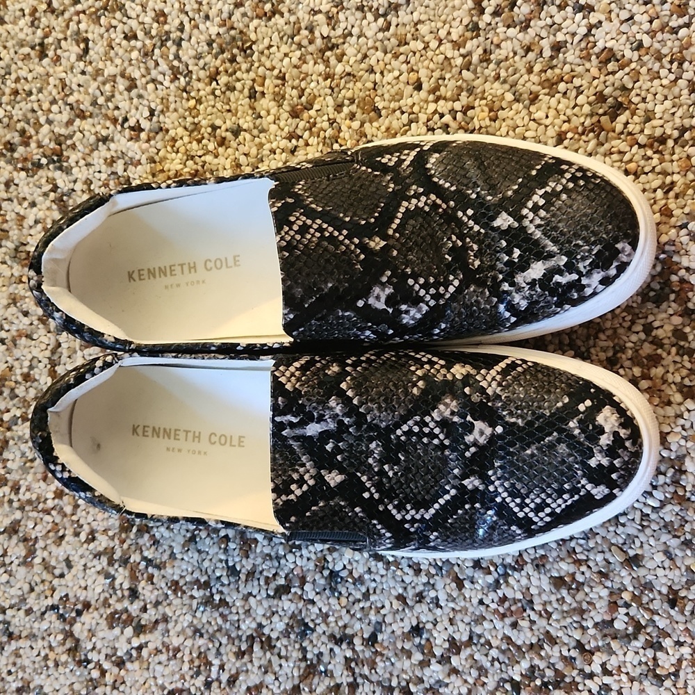 Kenneth Cole New York, Kam slide on,size 9, snake print sneakers